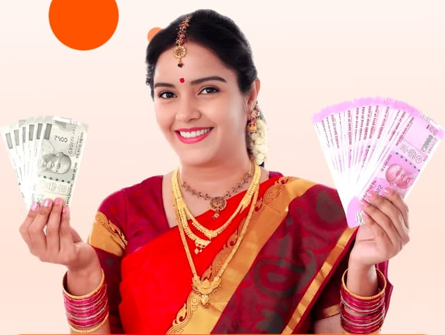 Woman holding playing cards and currency, from the supplied GAMA565 reference image